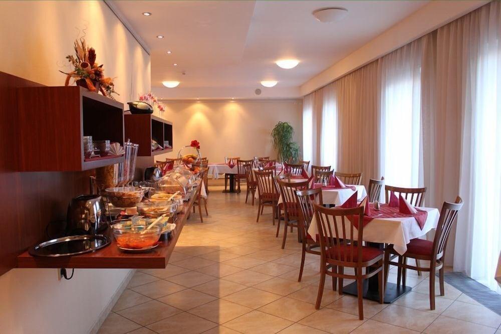 Hotel Popelka Praha Restaurant bilde
